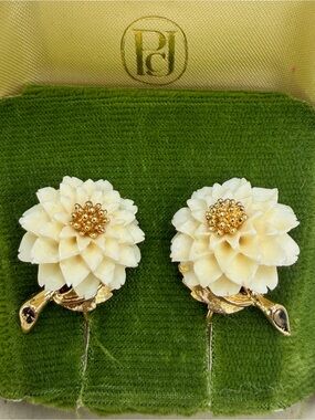 Rare Vintage 60s Boucher carved Cream Flower Clip-On Earrings